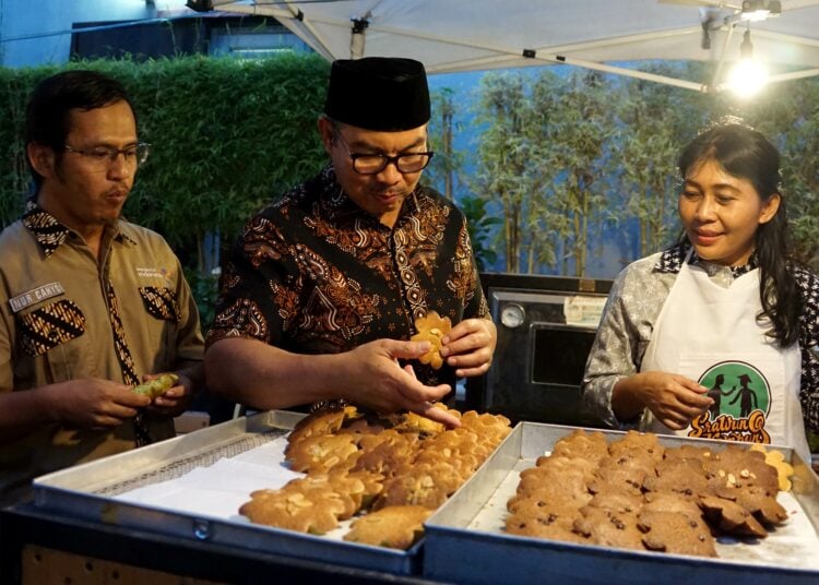 Wali Kota Jogja, Hasto Wardoyo menyebut, roti kembang waru menjadi kuliner trdasional khas Kotagede yang bisa jadi opsi oleh-oleh selain bakpia MOJOK.CO