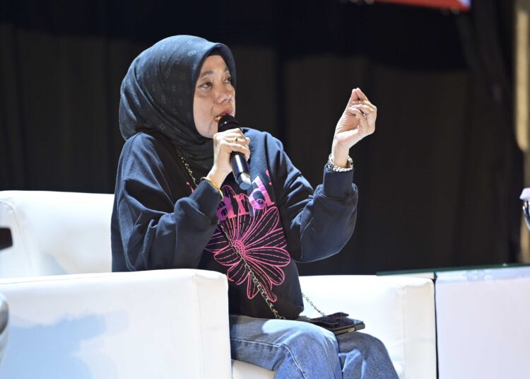 Cut Carnelia selaku Ketua Pengadilan Negeri Kudus yang juga merupakan BeswanDjarum 1997/1998 didapuk menjadi pembicara dalam kegiatan Temu Wicara Sejiwa Setanah Air MOJOK.CO