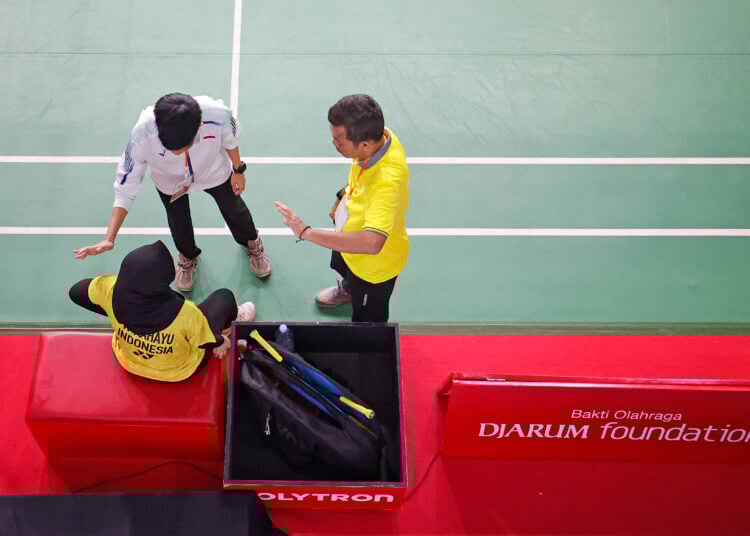 Warining Rahayu mendapat instruksi dari pelatih MOJOK.CO