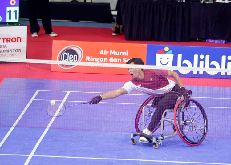 Supriadi, atlet bulu tangkos kursi roda di Polytron Indonesia Para Badminton 2025 Solo MOJOK.CO