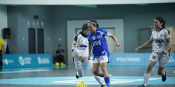 Aksi kapten tim futsal putri Universitas Negeri Yogyakarta (UNY), Rinjani, di event Campus League 2025 Regional Jogja MOJOK.CO