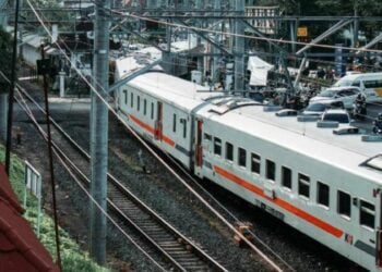 3 Hal Menyebalkan di Perlintasan Kereta Api Bawah Flyover Lempuyangan Jogja, Mesti Ekstra Kesabaran Mojok.co