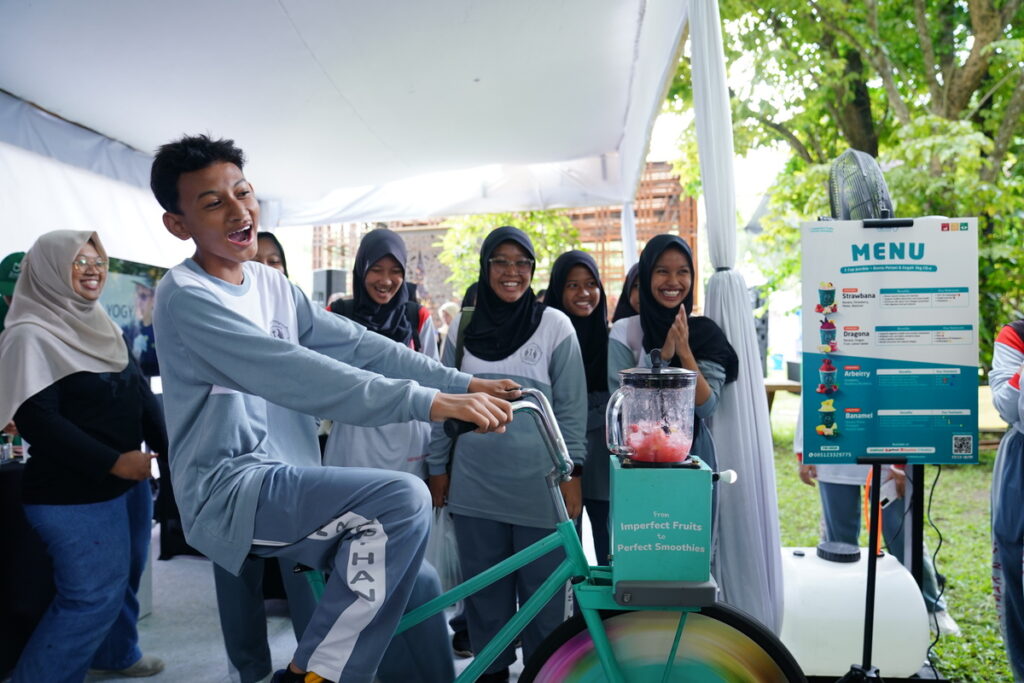 Gowes Ke-Bike-An Maybank Indonesia Mojok.co