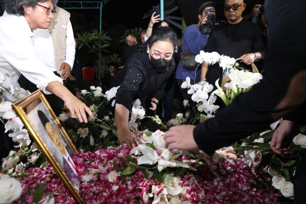 Pemkot dan Warga Kota Semarang Berduka atas Wafatnya V. Djoko Riyanto, Suami Wali Kota Semarang MOJOK.CO