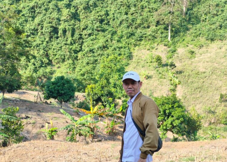 Muhtarom (46), Community Development Staff Bakti Lingkungan Djarum Foundation (BLDF) MOJOK.CO