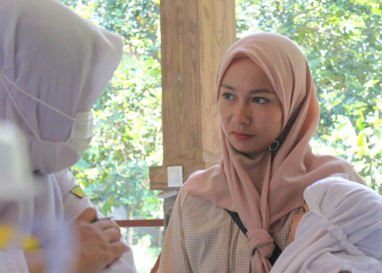 Seorang ibu khawatir. MOJOK.CO