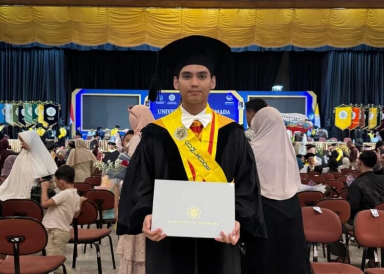 Doktor termuda. MOJOK.CO