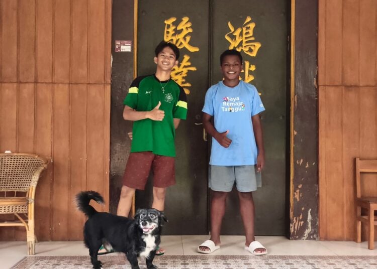 Anjing lucu bernama Gropal menjadi teman setia anak-anak MOJOK.CO