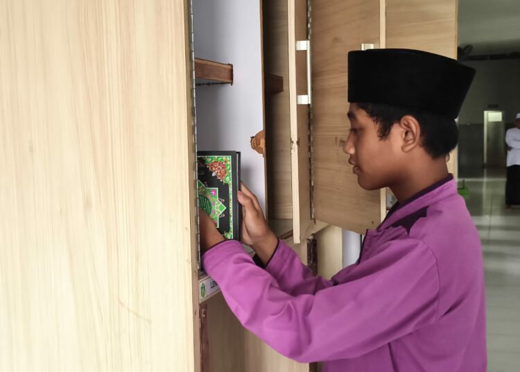 Pondok pesantren sekaligus LKSA yang menempa anak-anak tak beruntung menjadi para penghafal Al Qur'an yang melek zaman MOJOK.CO