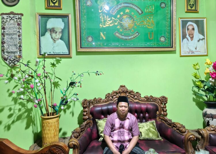 Zaenal, salah satu pengasuh dan pengajar MOJOK.CO