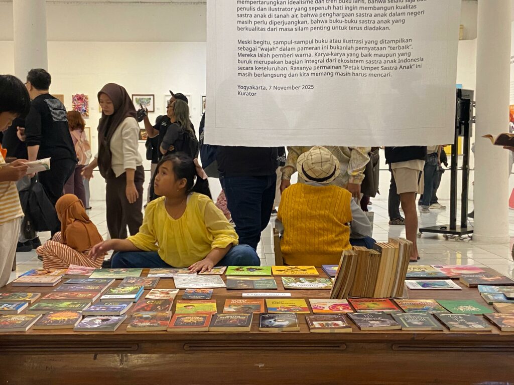 Anak-anak ikut pameran sastra anak tahun 70an di Jogja. MOJOK.CO
