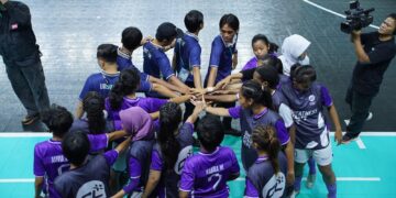 Semangat pemain dan pelatih Universitas Negeri Malang (UM) sebelum bertanding. MOJOK.CO