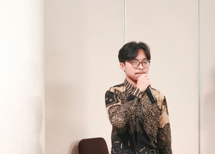 Fani Gen Z fresh graduate lulusan UGM yang pilih bisnis jualan keris di Jogja MOJOK.CO