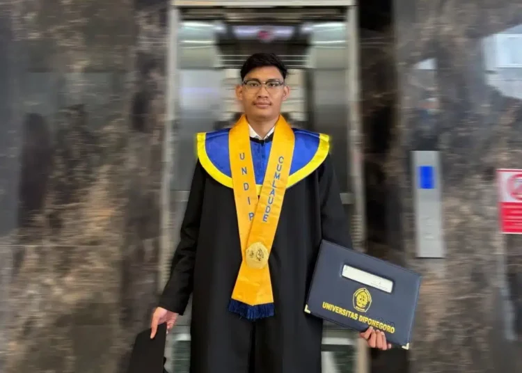 Z sarjana ekonomi di Undip. MOJOK.CO