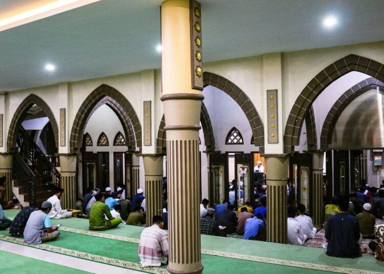 Menemukan kedamaian batin dari karpet masjid MOJOK.CO