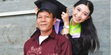 Eva Nandha Jalma Yael, wisudawan terbaik Unesa Jurusan Psikologi. MOJOK.CO