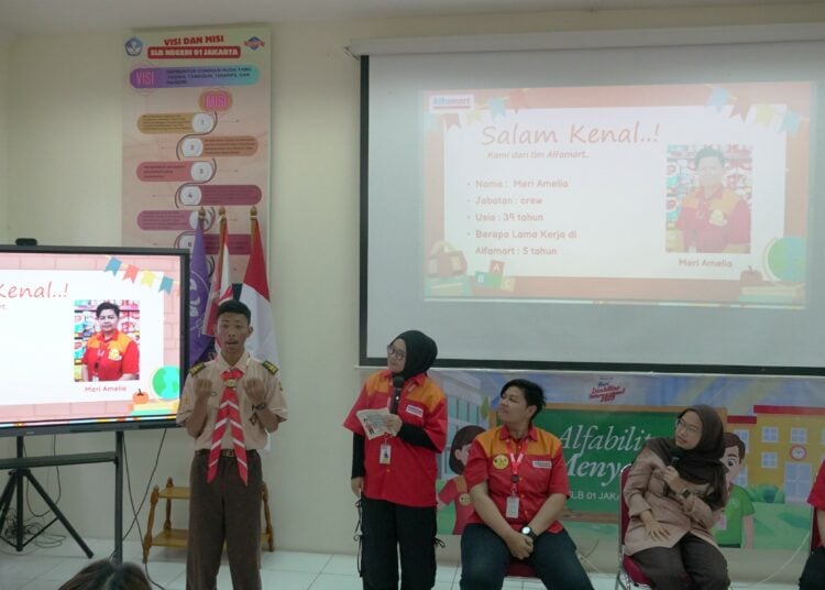 Alfability Menyapa, program inklusi dari Alfamart untuk memberi inspirasi bagi penyandang disabilitas di SLB dalam menyongsong dunia kerja MOJOK.CO