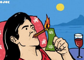 Di Surabaya, Kaos Oblong dan Sandal Jepit Simbol Kekayaan MOJOK.CO