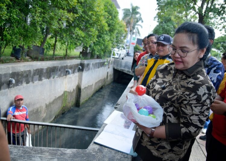Wali Kota Semarang uji coba teknologi bola GPS untuk mitigasi banjir Semarang MOJOK.CO
