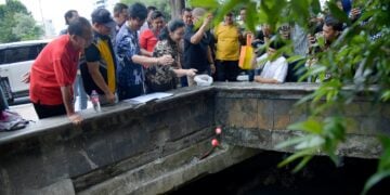 Wali Kota Semarang uji coba teknologi bola GPS untuk mitigasi banjir Semarang MOJOK.CO