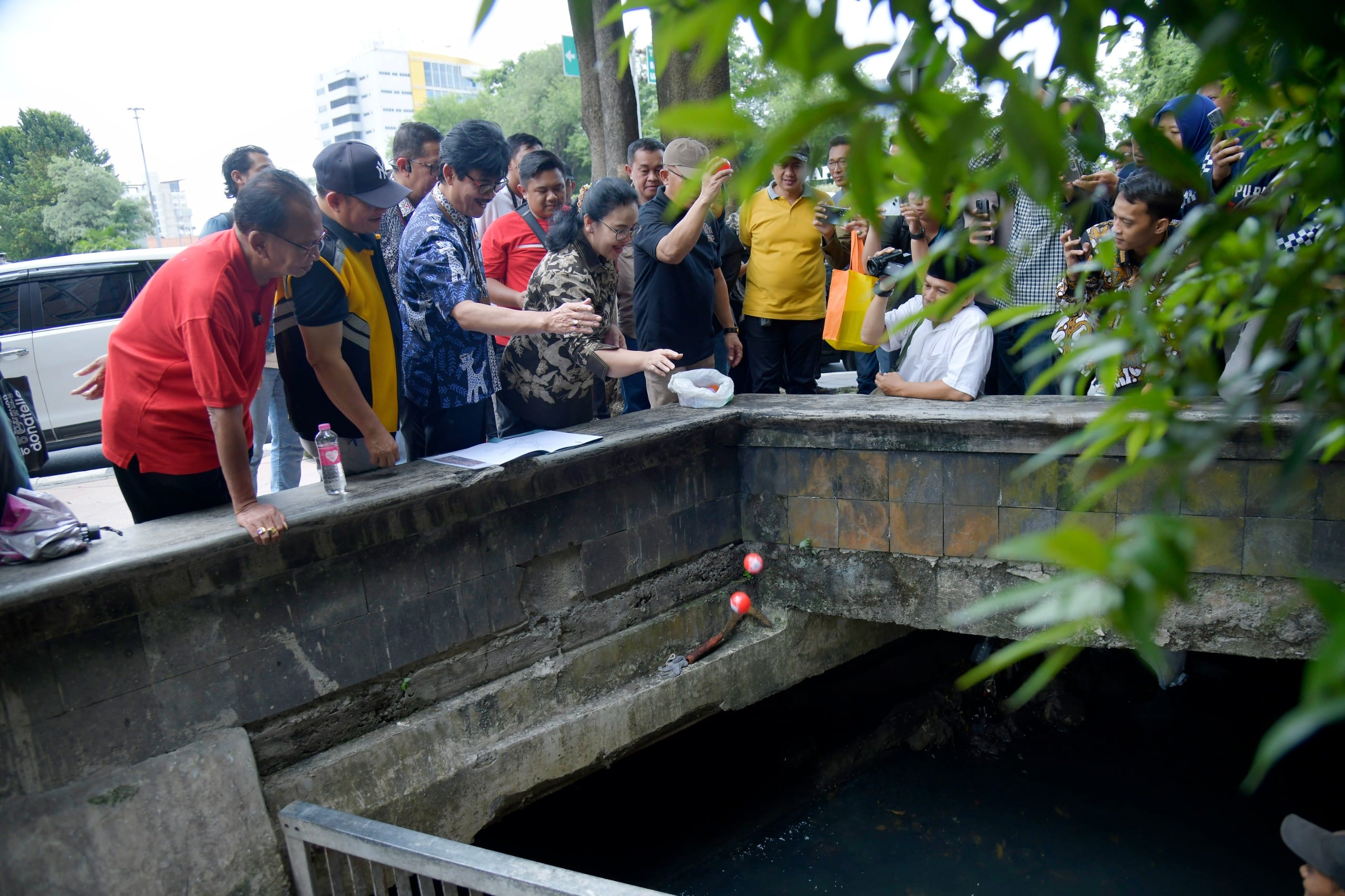 Bola GPS Jadi Teknologi Mitigasi Sumbatan Air Penyebab Banjir di Simpang Lima Semarang