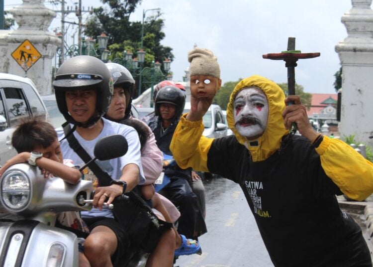 Peringatan Hari Monyet Ekor Panjang Sedunia di Jogja. MOJOK.CO