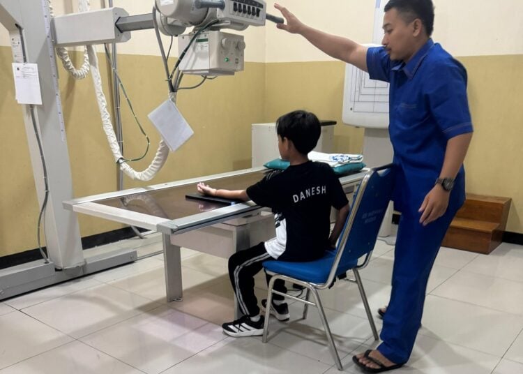 Danesh rontgen. MOJOK.CO