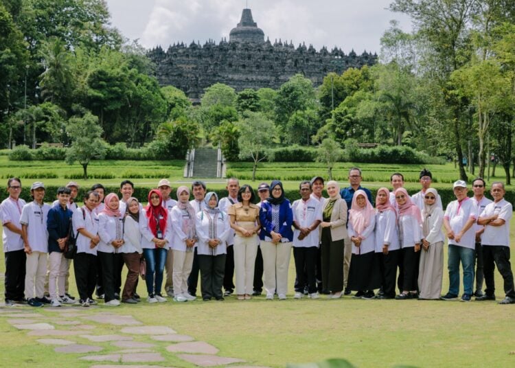 Hospitality Training Program 1. MOJOK.CO