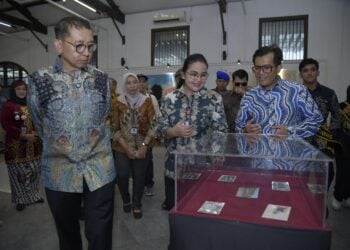 Menteri Kebudayaan Fadli Zon dan Wali Kota Agustina Wilujeng ajak anak muda mengenal sejarah Kota Semarang lewat kartu pos MOJOK.CO