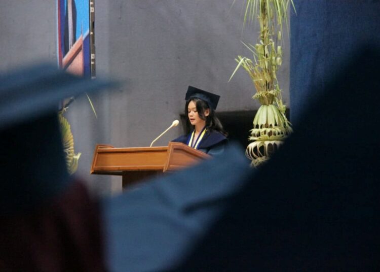 Lea di atas mimbar. MOJOK.CO