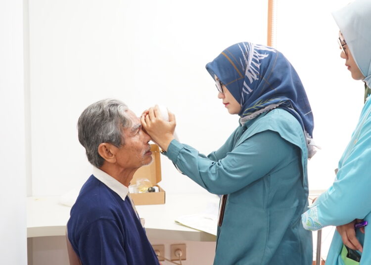 operasi katarak 2. MOJOK.CO