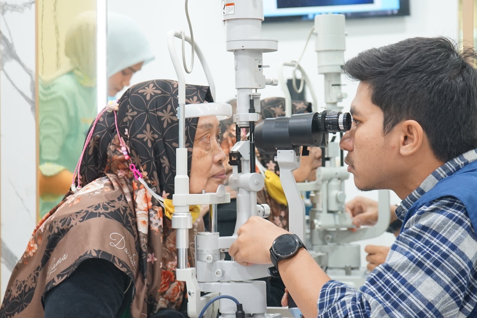 Misi Mulia Rumah Sakit Visindo di Jakarta: Tingkatkan Derajat Kesehatan Mata dengan Operasi Katarak Gratis