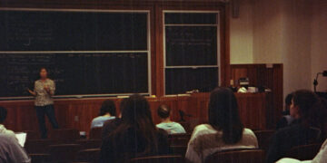 Dosen Profesi Nelangsa, Gaji Kalah sama Ngajar Anak SD (Unsplash)