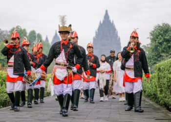 Liburan di Candi. MOJOK.CO