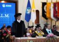Momen haru saat pengukuhan Zainal Arifin Mochtar (Uceng) sebagai Guru Besar di Balai Senat UGM MOJOK.CO