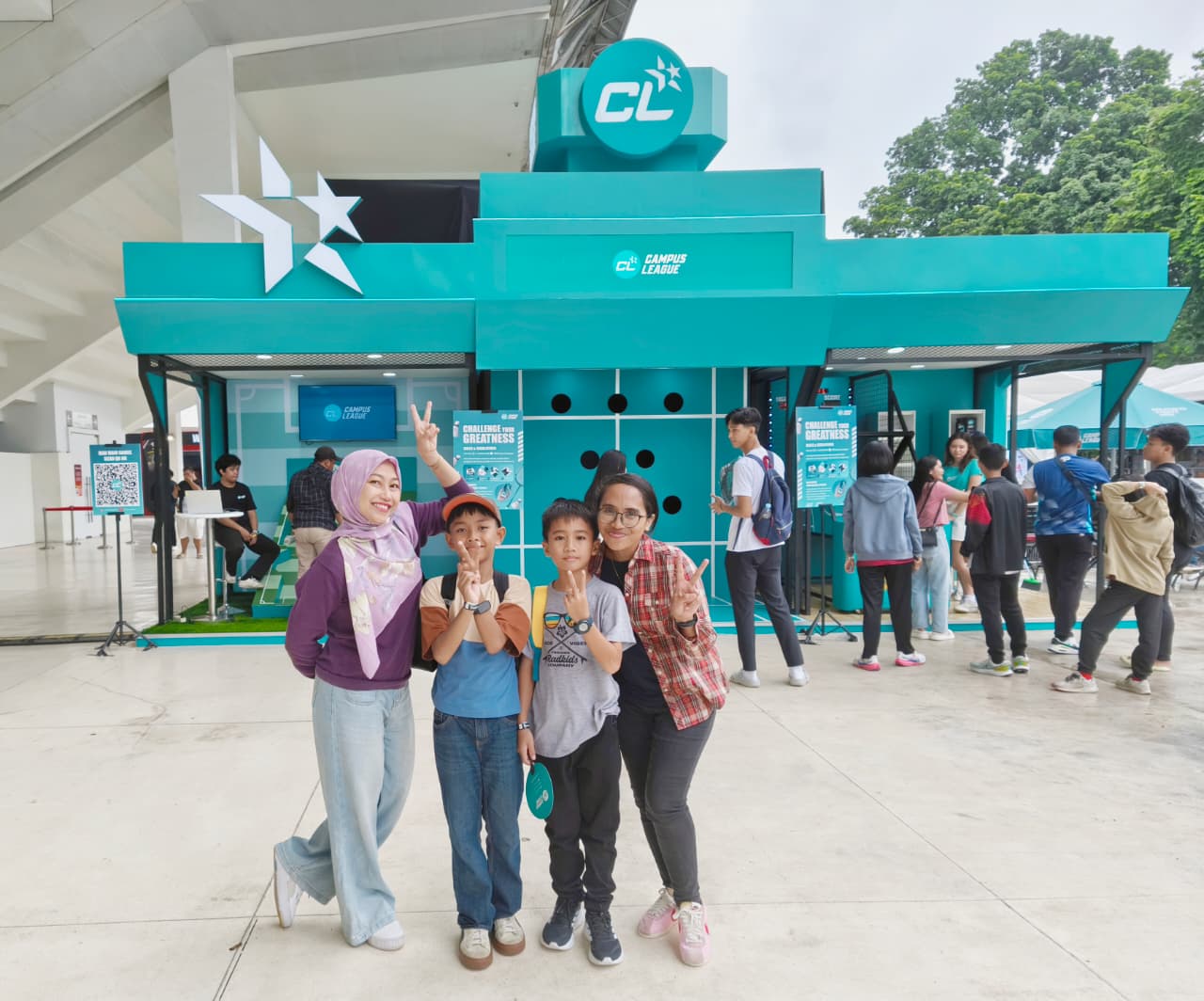 Momen Anesa menemani anaknya di tengah gemuruh bulu tangkis Daihatsu Indonesia Masters 2026 di Istora Senayan MOJOK.CO