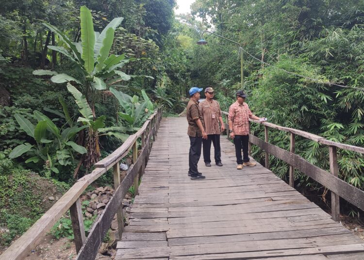 Penampakan Jembatan Persen di Gunungpati, Semarang, sebelum dicor beton MOJOK.CO