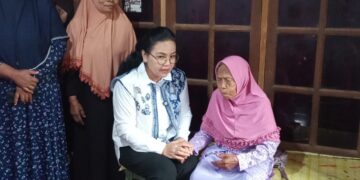 Wali Kota Semarang, Agustina Wilujeng akan renovasi rumah tak layak huni Mbah Kamijah di Gunungpati MOJOK.CO