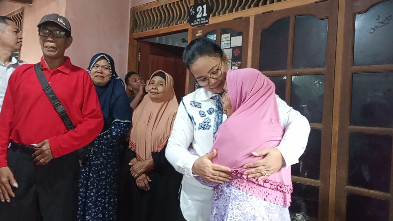 Wali Kota Semarang, Agustina Wilujeng akan renovasi rumah tak layak huni Mbah Kamijah di Gunungpati MOJOK.CO