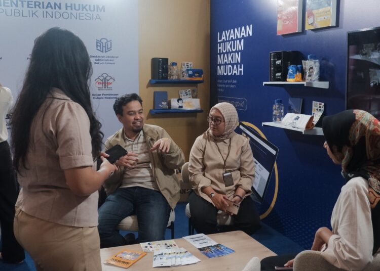 Booth DOLC. MOJOK.CO