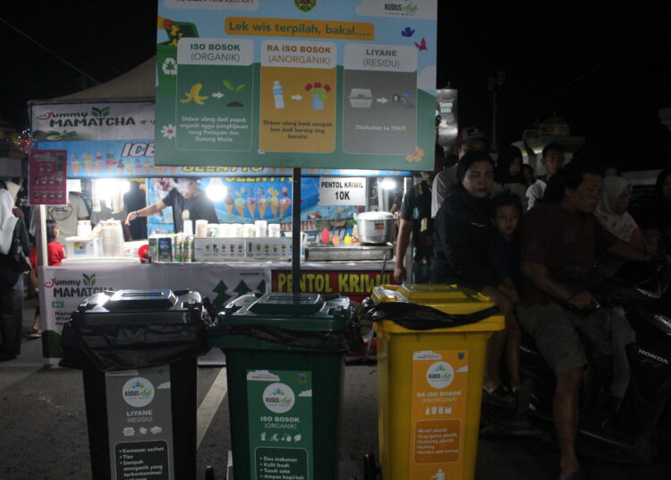 Tempat sampah di Festival Dandangan Kudus. MOJOK.CO