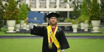 Aji sarjana hukum UGM, Jogja yang pernah ngojol. MOJOK.CO