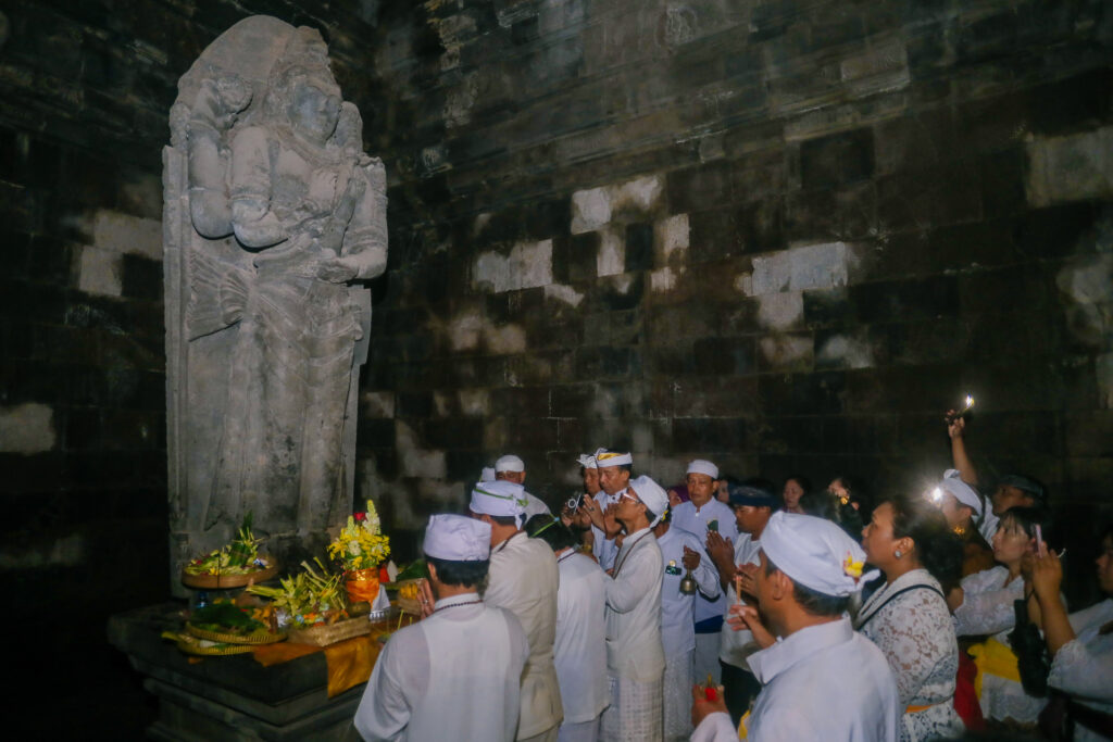 Mahashivaratri, festival tahunan yang dirayakan umat Hindu untuk menghormati Dewa Siwa di Candi Prambanan. MOJOK.CO