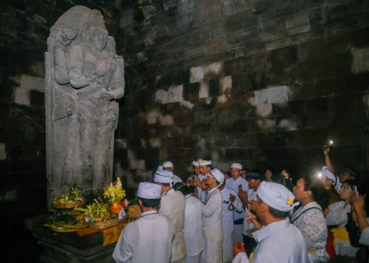 Mahashivaratri, festival tahunan yang dirayakan umat Hindu untuk menghormati Dewa Siwa di Candi Prambanan. MOJOK.CO