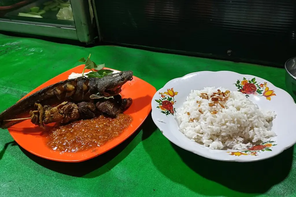 Tanpa Cina dan Pecel Lele, Mental Orang Jawa Pasti Ambruk (Wikimedia Commons)