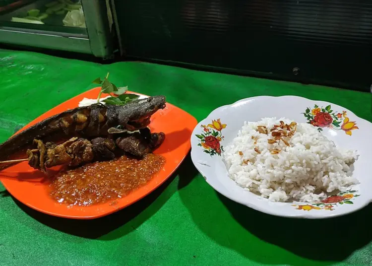 Tanpa Cina dan Pecel Lele, Mental Orang Jawa Pasti Ambruk (Wikimedia Commons)