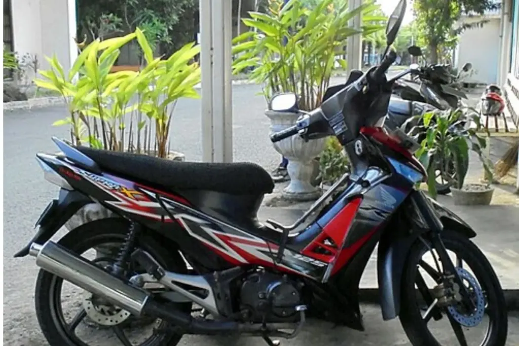 Jangan Remehkan Supra X 125, Usianya Boleh 16 Tahun, tapi Masih Kuat Diajak Mudik Bali-Semarang Mojok.co