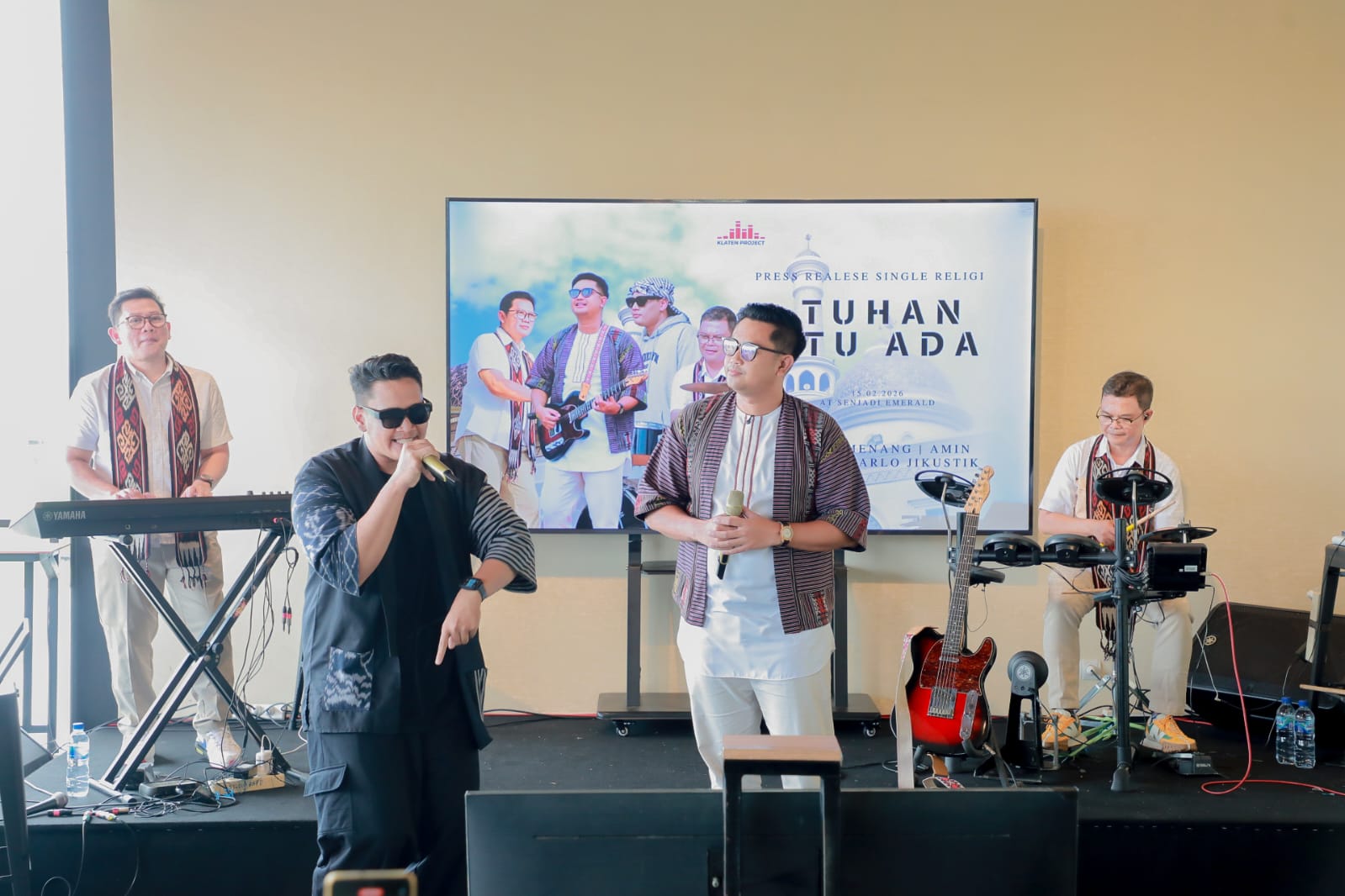 Bupati Klaten, Hamenang menjadi vokalis dalam kolaborasi lagu religi MOJOK.CO