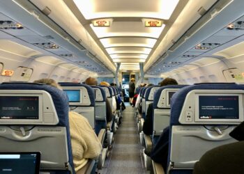 5 tips bagi yang pertama kali mudik naik pesawat dan cara dapat promo tiket murah MOJOK.CO