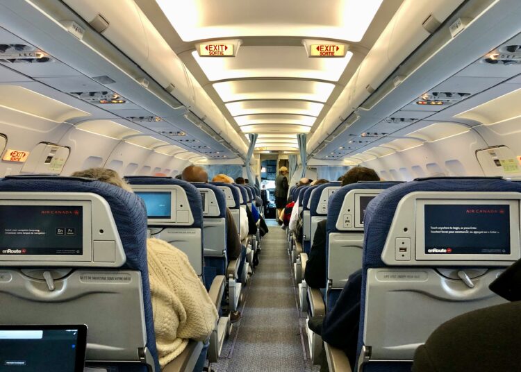 5 tips bagi yang pertama kali mudik naik pesawat dan cara dapat promo tiket murah MOJOK.CO